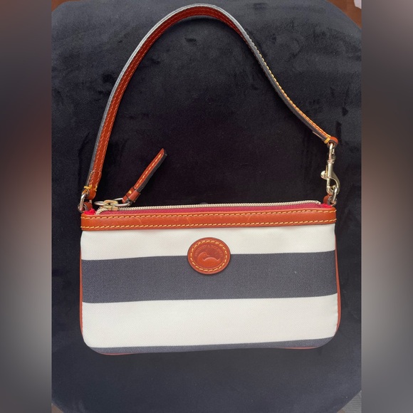 Dooney & Bourke Large Slim Wristlet - Picture 14 of 15